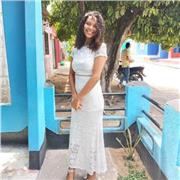 Profesora imparte clase a ninos de prescolar